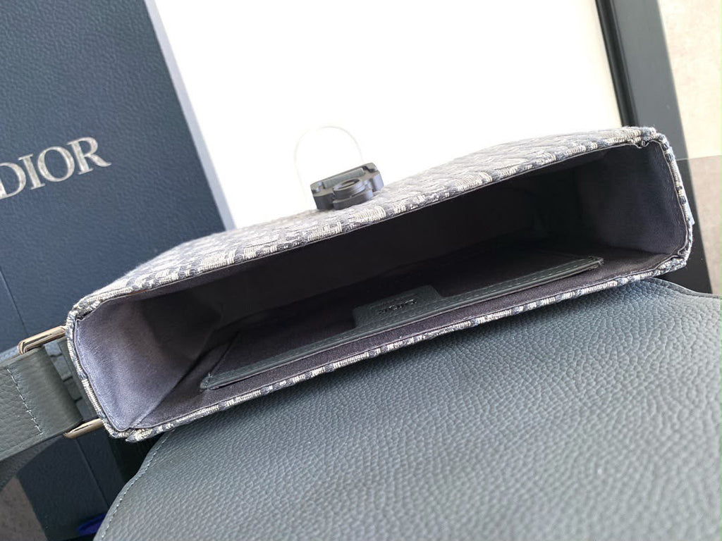 mens saddle messenger bag