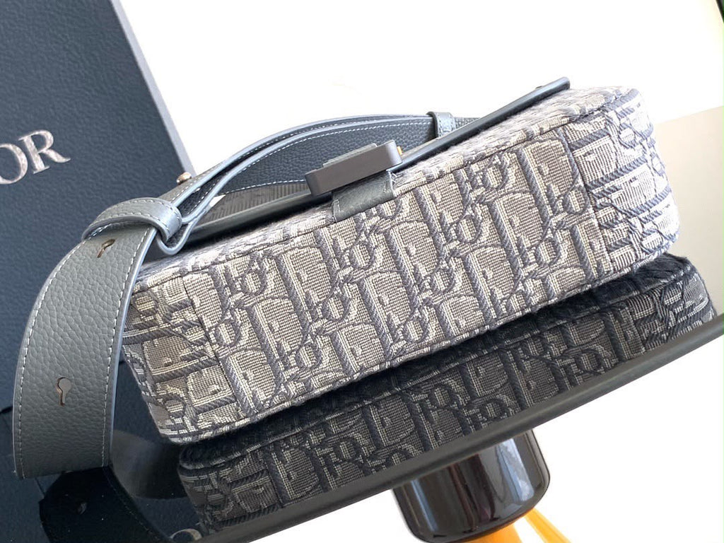 mens saddle messenger bag
